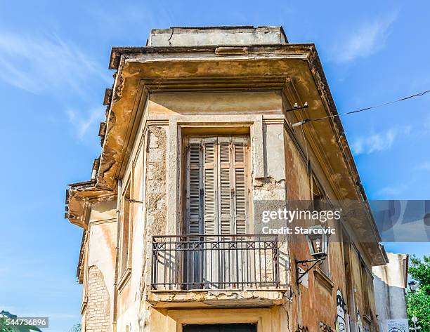 old building in plaka district of athens, greece - plaka greek cafe stock pictures, royalty-free photos & images