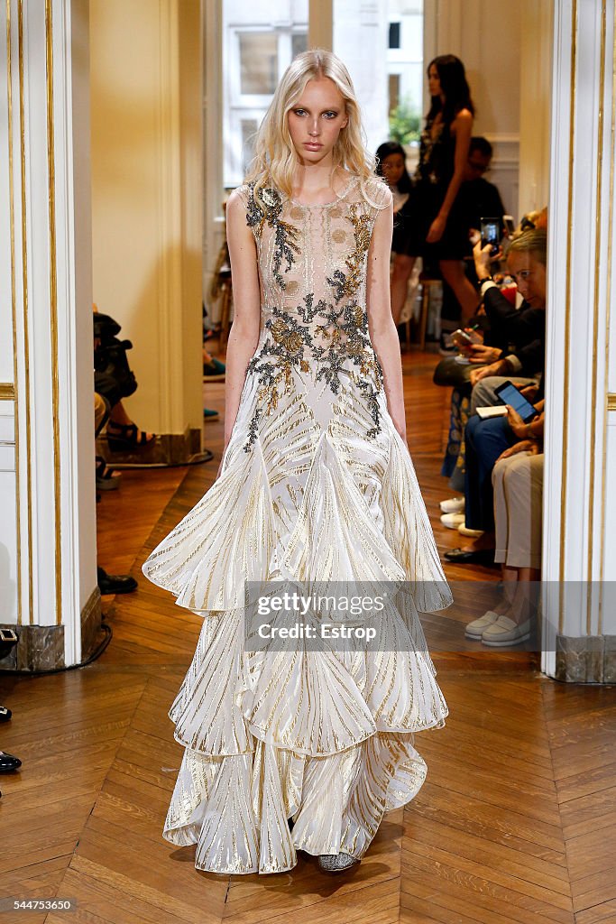 Alberta Ferretti : Runway - Paris Fashion Week - Haute Couture Fall/Winter 2016-2017