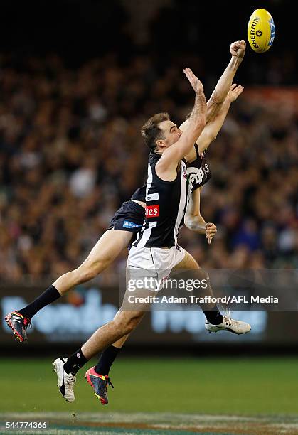 Steele Sidebottom of the Magpies and Andrejs Everitt of the Blues compete for the ball during the 2016 AFL Round 15 match between the Carlton Blues...