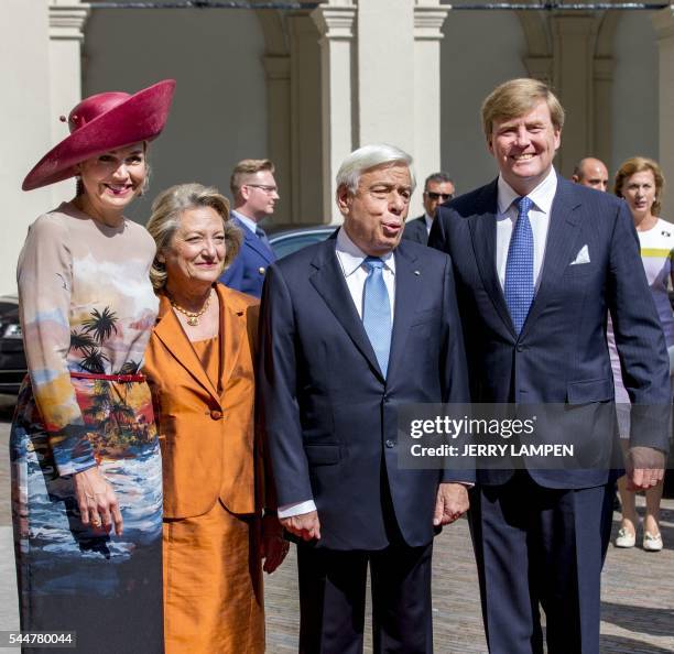 Dutch King Willem-Alexander and Queen Maxima receive the Greek president Prokopis Pavlopoulos and his wife at Palace Noordeinde in The Hague, on July...