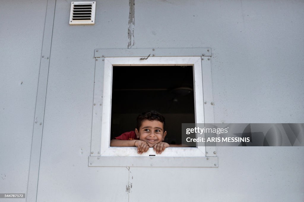 TOPSHOT-DOUNIAMAG-GREECE-EUROPE-MIGRANTS-EDUCATION
