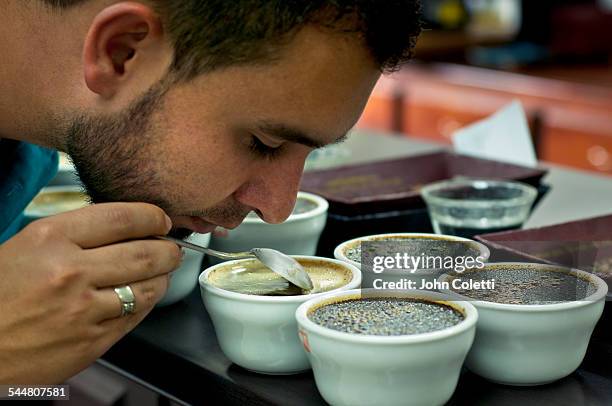 coffee cupping/tasting - san jose costa rica stock-fotos und bilder