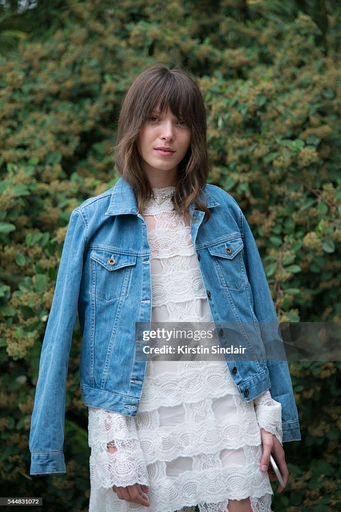 Street Style - Day 1 - Paris Fashion Week : Haute Couture A/W 2016