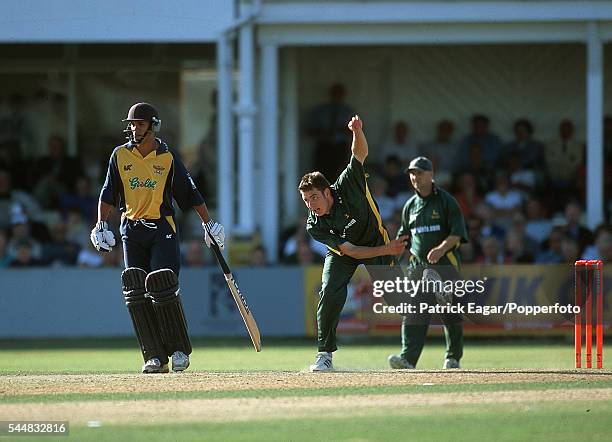 Paul Franks bowling for Nottinghamshire during the Norwich Union match between Hampshire and Nottinghamshire at Southampton, 17th September 2000....