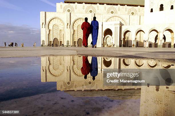 the big mosque, reflections - casablanca morocco stock pictures, royalty-free photos & images