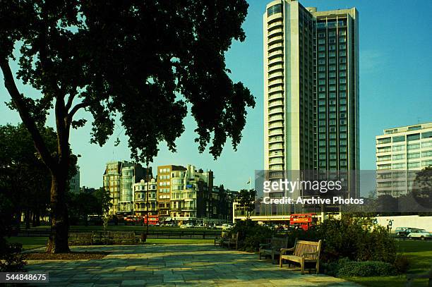 View of Park Lane and the London Hilton on Park Lane Hotel, London, circa 1960.