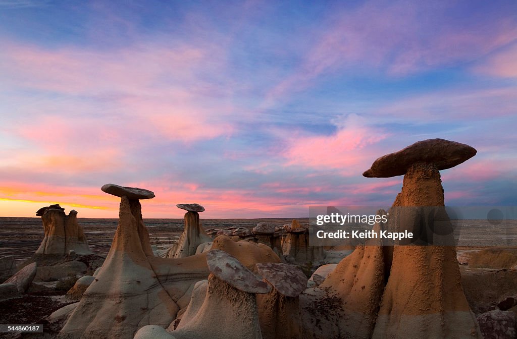 Sunset over The Ah-shi-sle-pah Badlands, New Mexic