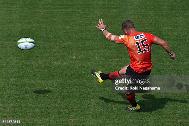 Riaan Viljoen of Sunwolves scores a penalty goal during the round 15 Super Rugby match between the Sunwolves and the Waratahs at Prince Chichibu...