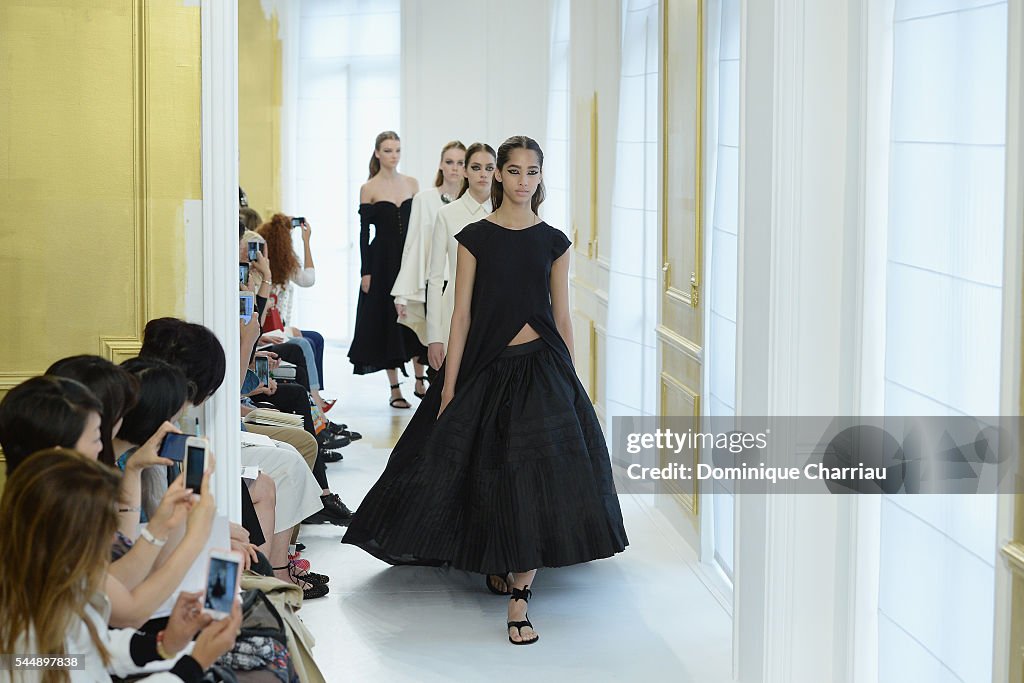 Christian Dior : Runway - Paris Fashion Week - Haute Couture Fall/Winter 2016-2017