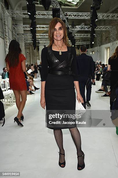 Carine Roitfeld attends the Giambattista Valli Haute Couture Fall/Winter 2016-2017 show as part of Paris Fashion Week on July 4, 2016 in Paris,...