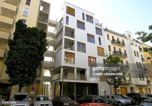 Berlin/Prenzlauer Berg: Neue Berliner Raritaet,ein siebengeschossiges Wohnhaus ganz aus Fichtenholz in der Esmarchstrasse 3 fuer sechs Familien, die...