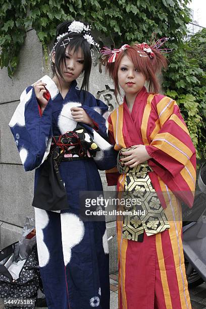 Japan - Tokio Tokyo: girls dressed in Lolita style