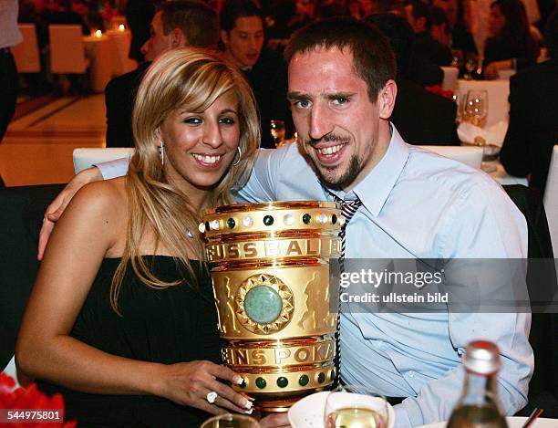 Ribery, Franck - Football, Midfielder, FC Bayern Munich, France - with wife Wahiba Belhami at the banquet after winning DFB cup