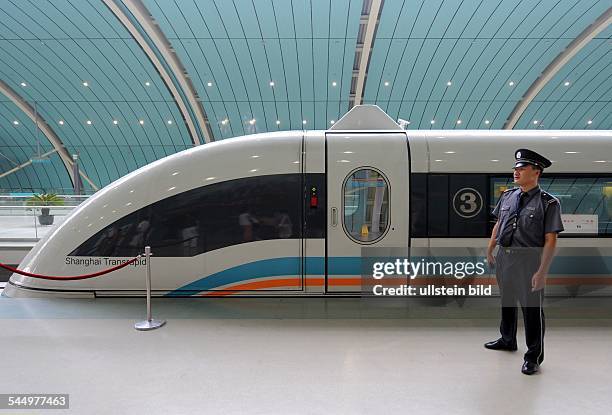 125 Shanghai Transrapid Maglev Train Stock Photos, High-Res Pictures ...