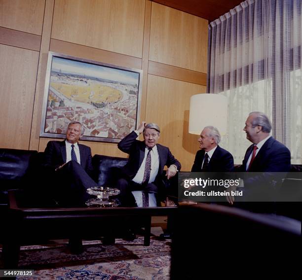 Schmidt, Helmut - Chancellor, SPD, Germany - with the DDR politician Guenter Mittag and the industrialist Berthold Beitz , left hand: n.n. - in Essen