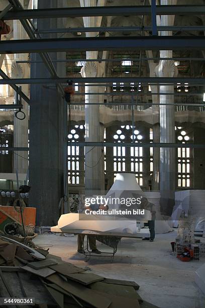 Europe, Spain, Barcelona: the unfinished church "Sagrada Família" by Antoni Gaudí, interior view, stonecutters at work