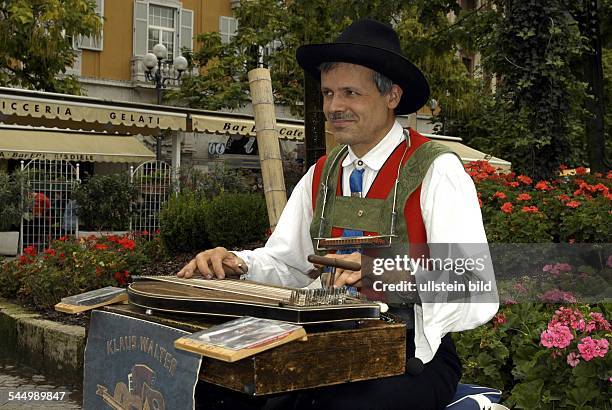 Italy - Bolzano: man playing zither on the Waltersplatz