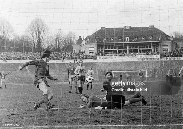 Football Germany, Regionalliga West, 1971/1972, Stadium am Zoo in Wuppertal, Wuppertaler SV versus Alemannia Aix-La-Chapelle 5:0, scene of the match...