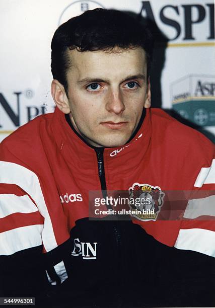 Adam LEDWON, *1974-2008+, Polish football player, portrait as player of Bayer 04 Leverkusen, January 22, 1998