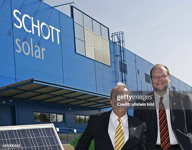 Ungeheuer, Udo - CEO of the Schott AG, Germany - and Martin Heming in front of the new solar factory in Valasske Mezirici, Czechia
