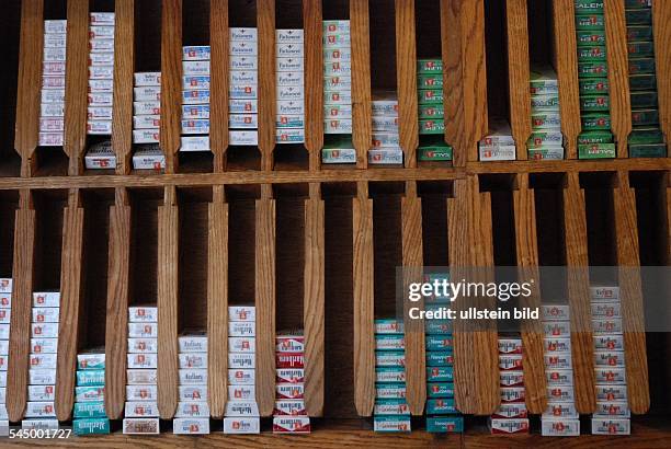 Skoal Rack Tobacco Racks Photos and Premium High Res Pictures - Getty Images