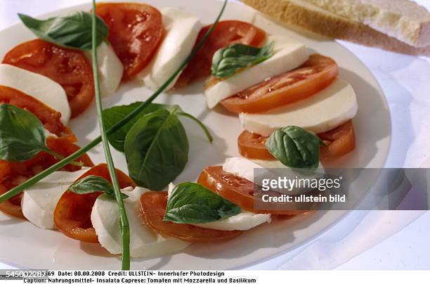 Insalata Caprese: Tomaten mit Mozzarella und Basilikum