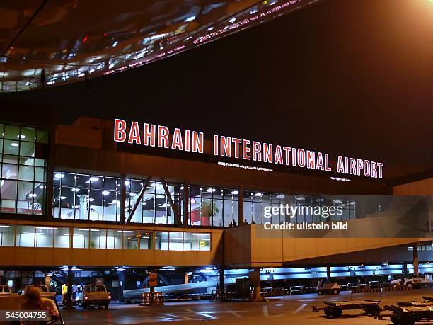 Bahrain - Manama: Bahrain International Airport - Terminal at night