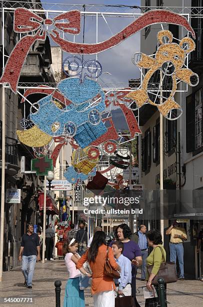 Portugal - Funchal: shopping street with christmas decoration
