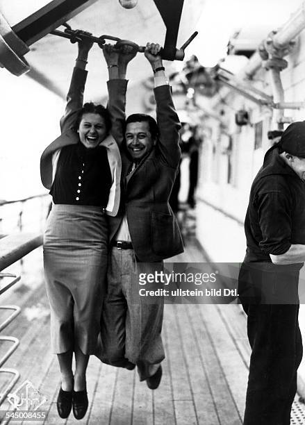 1938Schauspielerin, D - mit Hans Söhnker an Bord der "Bremen"- 1936
