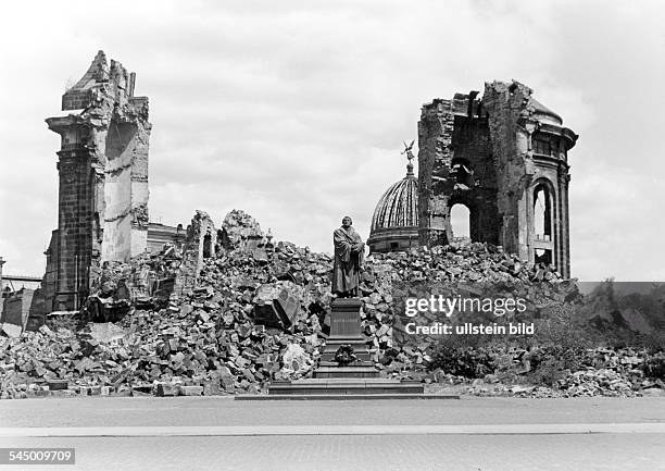 Dresden - ruin of the "Frauenkirche"