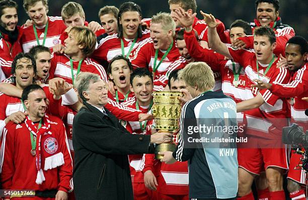 Germany - Berlin - Berlin: DFB Cup, season 2007-2008, final, Borussia Dortmund v FC Bayern Muenchen 1:2 after extra time - Federal President Horst...