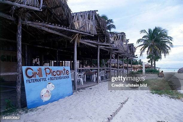 Trinidad : Strandgrill mit Schild fürdeutsche Touristen "Filterkaffee &deutscher Kuchen" - 1996col