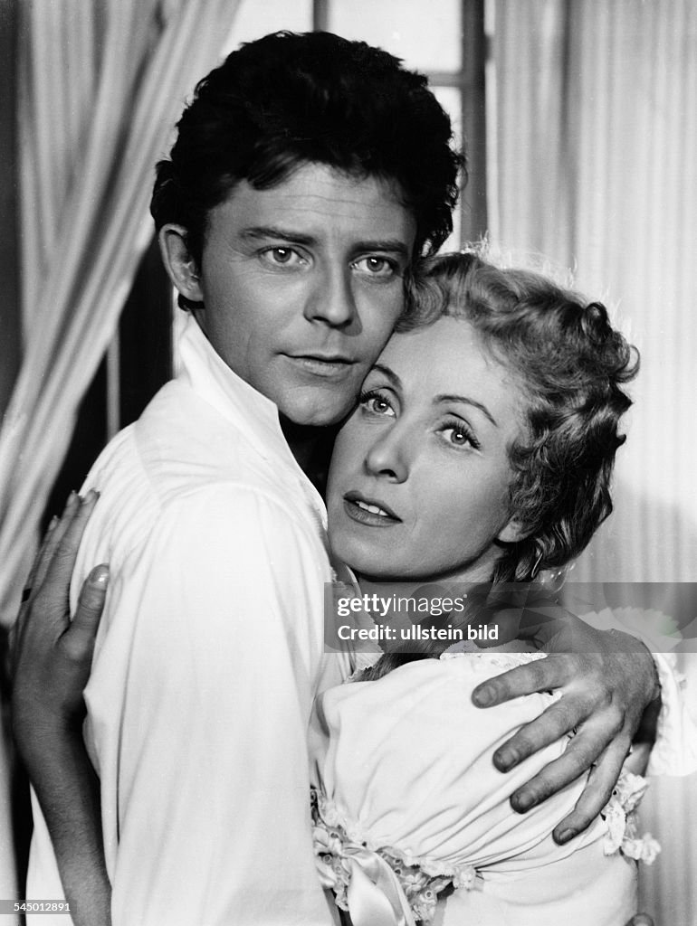 Philipe, GÚrard - Actor, France - *04.12.1922-22.11.1959+ Scene from the movie 'Le rouge et le noir'' - with Danielle Darrieux Directed by: Claude Autant-Lara France / Italy 1954 Vintage property of ullstein bild