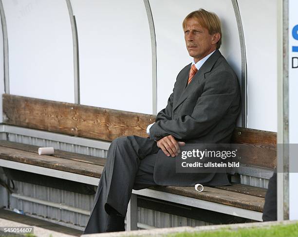 Daum, Christoph - Football, Coach, 1. FC Koeln, Germany - sitting alone on the substitutes' bench