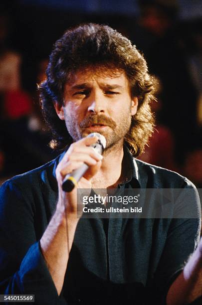 Wolfgang Petry - Musician, Singer, Pop music, Germany - performing - 1983