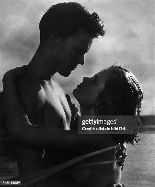 Jacobsen, Ulla - Actress, Sweden - *-+ Scene from the movie 'Hon dansade en sommar'' with Folke Sundquist Directed by: Arne Mattson Sweden 1951...