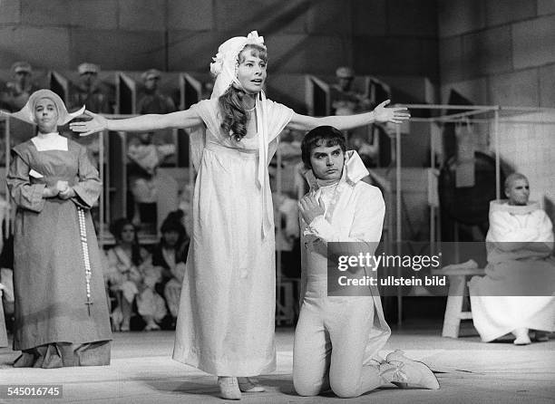 Liselotte Rau and Lothar Blumhagen in "The Persecution and Assassination of Jean-Paul Marat" by Peter Weiss. Schillertheater Berlin, April 1964