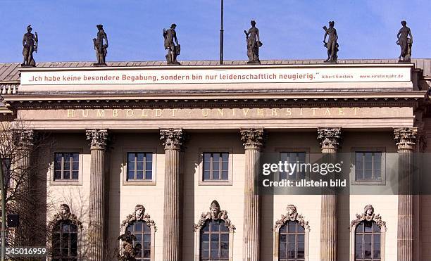 Deutschland, Berlin - Berlin/Mitte-Tiergarten: Die Humboldt Uni mit Zitat von Einstein im Einstein-Jahr