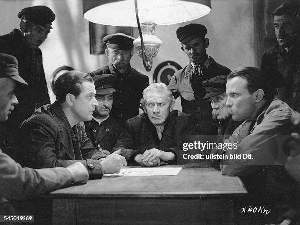 Soehnker, Hans *-+Schauspieler, D- mit E.W. Borchert und F. Kayssler in dem Film 'Der Strom'- 1941