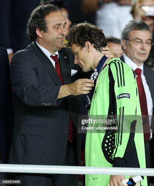 Blatter, Joseph - President, FIFA, Switzerland - and the German keeper Jens Lehmann after the lost final Germany - Spain at the Ernst Happel Stadium...