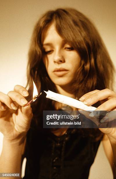 Uschi Obermaier - Model, Author, Germany - preparing a joint