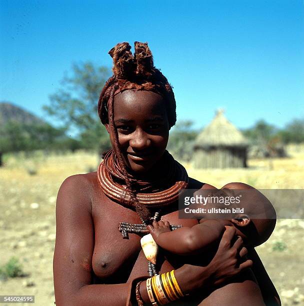 Junge Himba - Frau mit Kleinkind inKaokoland - 1995 col