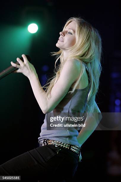 Avril Lavigne; Saengerin; Musikerin; Popmusik; Kanada - Auftritt auf der Bonner Museumsmeile