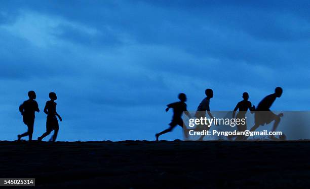 kids playing football in guinea,conakry - conakry imagens e fotografias de stock