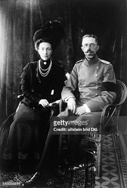 Gustav V.*16.06.1858-+König von Schweden 1907-1950- mit seiner Gattin Victoria in der schwedischen Gesandtschaft in Berlin- 1907Foto: Ernst Sandau