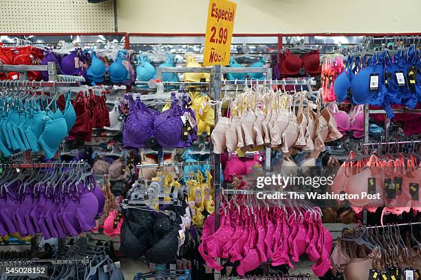 https://media.gettyimages.com/id/545028152/pt/foto/hialeah-florida-june-24-2016-womens-underwear-for-sale-in-noooo-que-barato-in-hialeah-florida.jpg?s=612x612&w=gi&k=20&c=hHTpaihr0kGavve39IYcpA4RcFqI6Qy2zf-_KxexDgI=