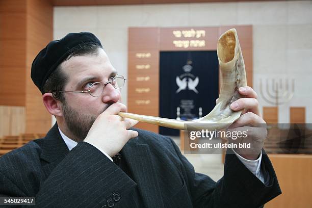 32 New Synagogue Ohel Jakob Stock Photos High Res Pictures And Images 32-new-synagogue-ohel-jakob-stock-photos-high-res-pictures-and-images