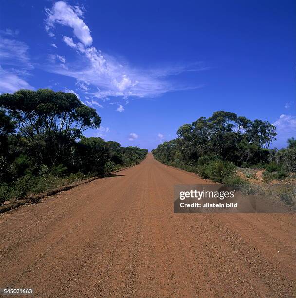 Kangaroo Island: Schotterstrasse im Flinders Chase National Park - 2000