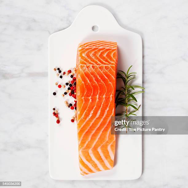delicious portion of fresh salmon fillet with aromatic herbs and spices - portion stock-fotos und bilder