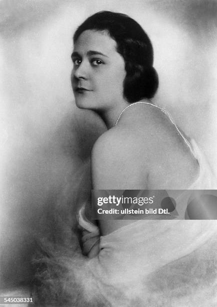 D Anny Photos and Premium High Res Pictures Getty Images